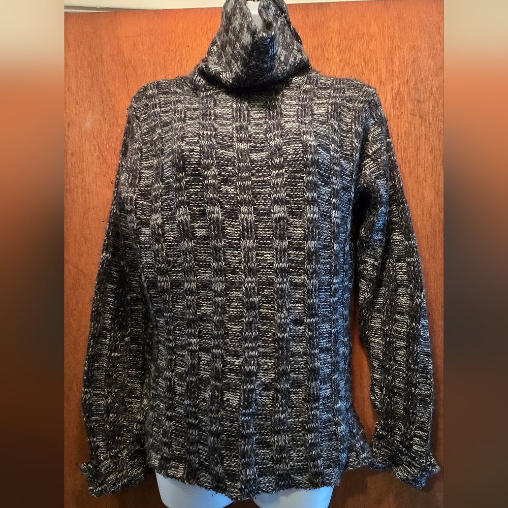 HOST PICK! 🎉🎊Smooches Boutique Black & Gray Women's Turtleneck Sweater SzM